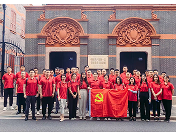 心向黨，建新功